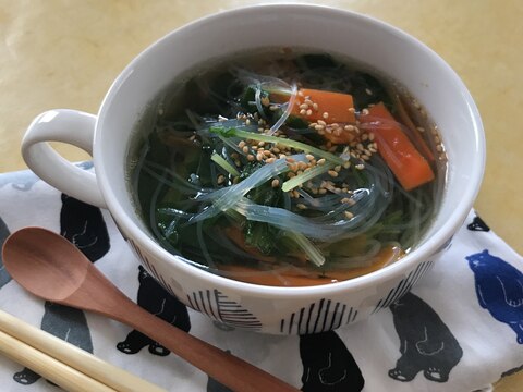 小松菜と人参の春雨スープ